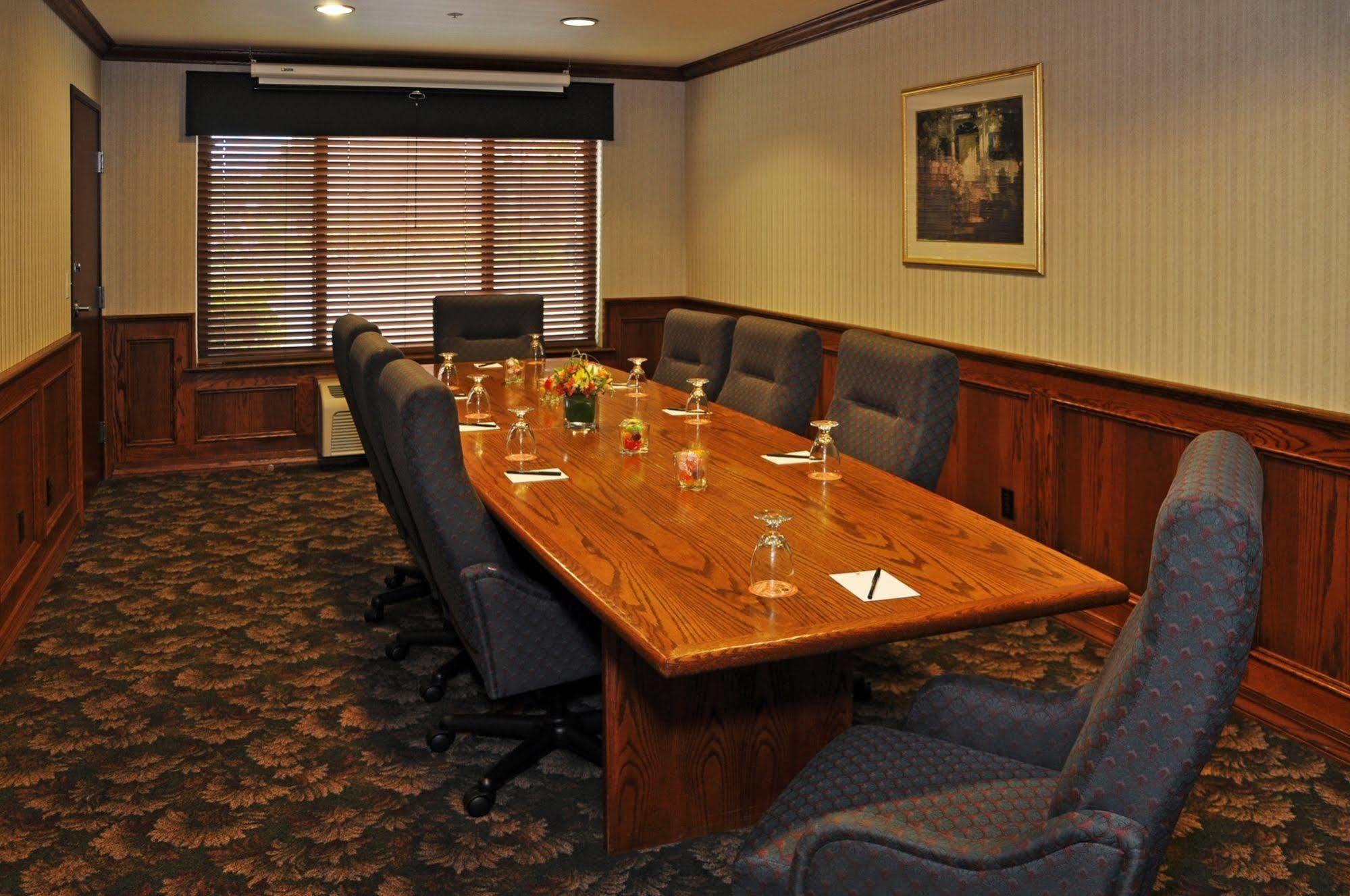 Oxford Suites Portland - Jantzen Beach Facilidades foto